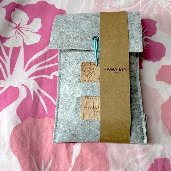 🖤NEW💕Hawaiian Airlines Kealopiko First Class Amenity Kit - Picture 1 of 8